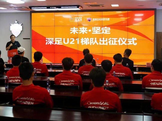 张译张译、于和伟、陶虹均变身村干部，淳朴又亲民；李晨饰演的姜文豪戴上眼镜文青范儿十足，无疑是全村的知识担当；村花杨紫碎花发带造型养眼，王俊凯衣着朴素笑容灿烂，陈数温婉知性诠释热心校长，雷佳音墨镜一戴、小包一挎精气神十足，更有一众村民卫莱、蔡蝶、刘炫锐、张建亚、张芝华悉数亮相，共同打造美丽望溪村